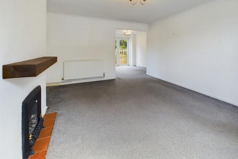 46 Bruce Close, Haywards Heath, RH16 4QE