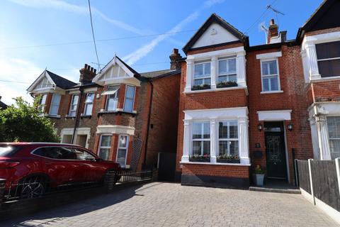 4 bedroom semi-detached house for sale, Victoria Road, Rayleigh, SS6