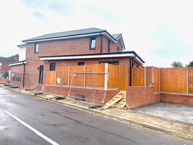 Sholing Area SHOLING, SOUTHAMPTON 1 bed apartment - £950 pcm (£219 pw)