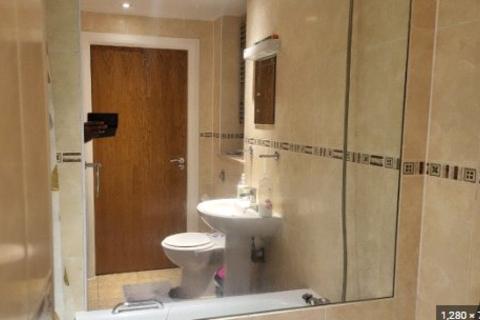 2 bedroom penthouse to rent, 2 Greens End,, London, SE18
