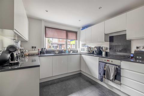 6 Gordon Road, Windsor, SL4 3RH