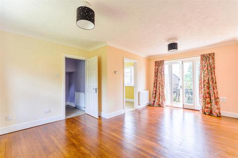 3 bedroom end of terrace house for sale, Langton Close, Battle