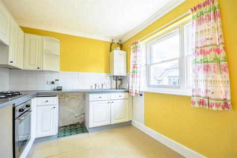 3 bedroom end of terrace house for sale, Langton Close, Battle