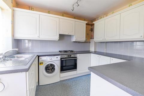 2 Abbots Close, Battle, TN33 0BZ