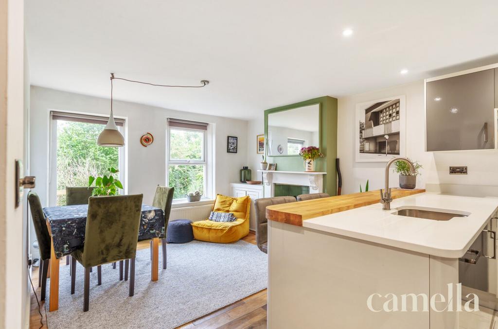 Kitchen/ Dining Room