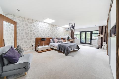Orchard End Yester Park, Chislehurst, BR7 5DQ