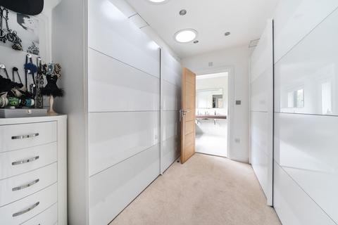 Orchard End Yester Park, Chislehurst, BR7 5DQ