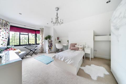 Orchard End Yester Park, Chislehurst, BR7 5DQ