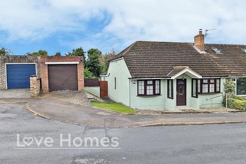 2 bedroom bungalow for sale, Bunyans Walk, Harlington