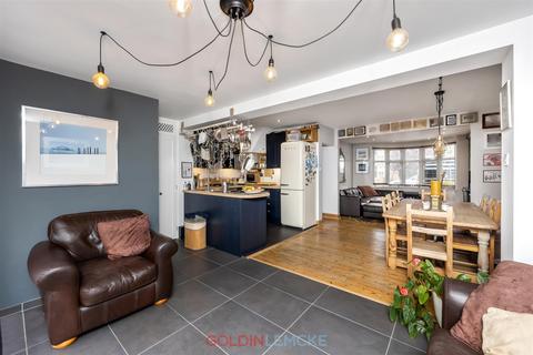 12 Deacons Drive, Portslade, Brighton, BN41 2FJ
