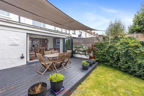 12 Deacons Drive, Portslade, Brighton, BN41 2FJ