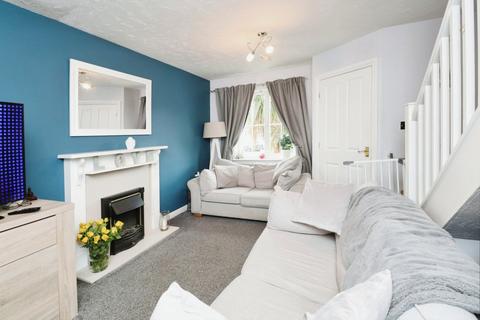 2 bedroom terraced house to rent, Sandstone Drive, Leeds, West Yorkshire, LS12