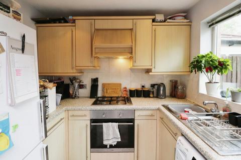 2 bedroom terraced house to rent, Sandstone Drive, Leeds, West Yorkshire, LS12