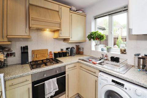 2 bedroom terraced house to rent, Sandstone Drive, Leeds, West Yorkshire, LS12