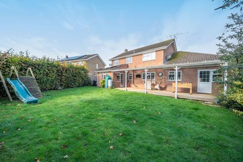 9 Lomond Close, Oakley, Basingstoke, RG23 7NA