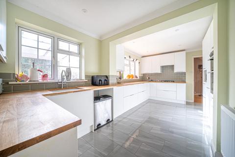 9 Lomond Close, Oakley, Basingstoke, RG23 7NA