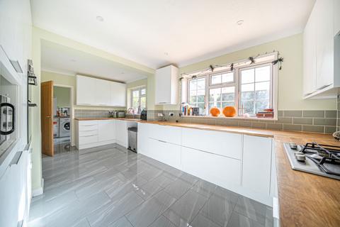 9 Lomond Close, Oakley, Basingstoke, RG23 7NA