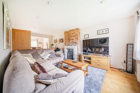 9 Lomond Close, Oakley, Basingstoke, RG23 7NA