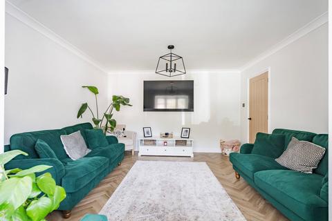 16 Briar Close, Lowestoft, NR32 4SU