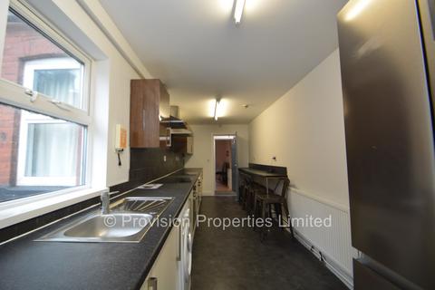 7 bedroom end of terrace house to rent, Stanmore Street, Burley LS4