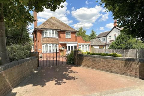 3 bedroom detached house for sale, Cypress Lodge, Beacon Hill Road, Newark