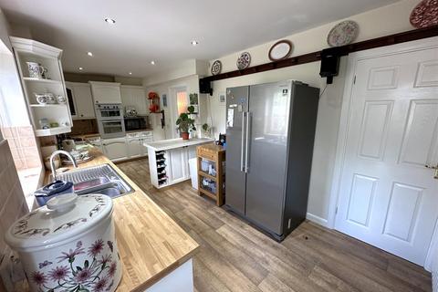 3 bedroom detached house for sale, Cypress Lodge, Beacon Hill Road, Newark