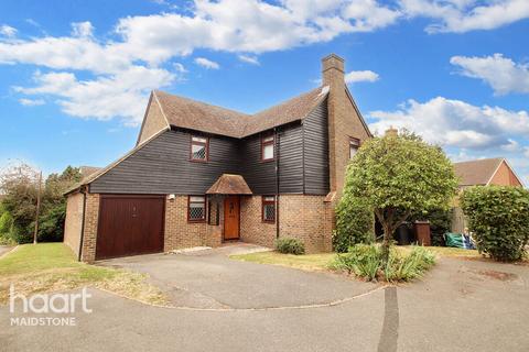 4 bedroom detached house for sale, Aspian Drive, Maidstone