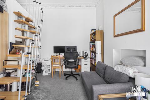 Studio to rent, Tachbrook Street, London, SW1V