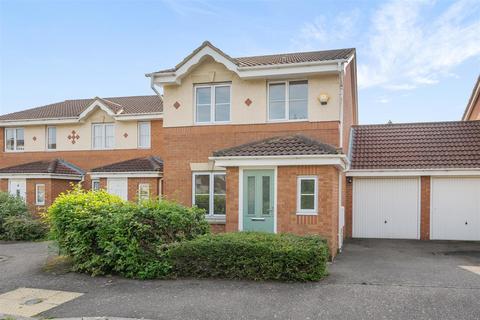 3 bedroom detached house for sale, Gillespie Close, Bedford