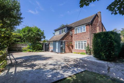 4 bedroom detached house for sale, Quietly Positioned In Sandhurst