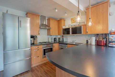 2/2, 14 Haughview Terrace, Glasgow, G5 0HB