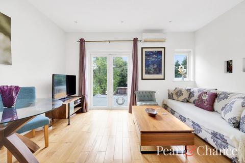 3 bedroom flat for sale, Hamilton Road, London, NW11