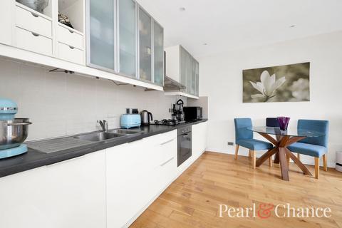 3 bedroom flat for sale, Hamilton Road, London, NW11