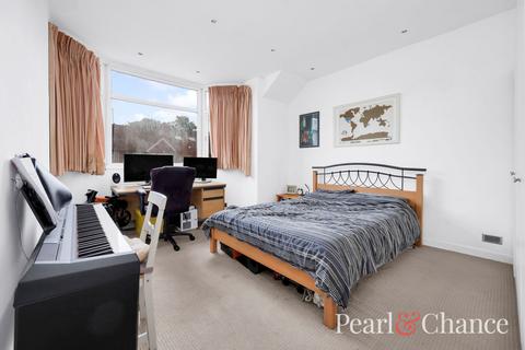 3 bedroom flat for sale, Hamilton Road, London, NW11