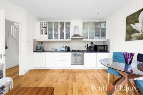 3 bedroom flat for sale, Hamilton Road, London, NW11