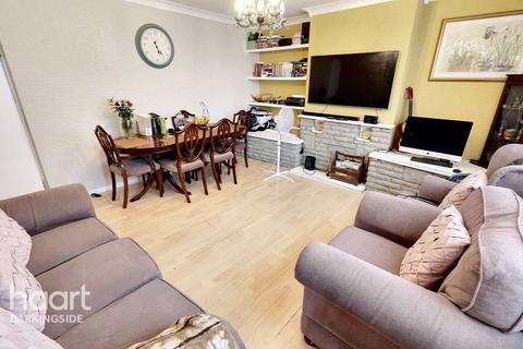 3 bedroom flat for sale, Heathcote Avenue, Clayhall