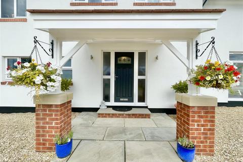 5 bedroom house for sale, Rolston Road, Hornsea