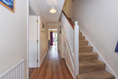 11 Caspian Close, Fishbourne, Chichester, PO18 8AY