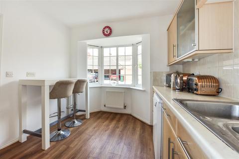 11 Caspian Close, Fishbourne, Chichester, PO18 8AY