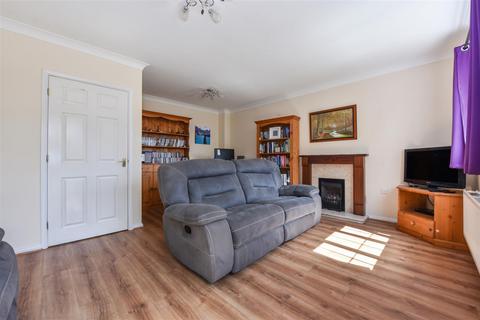 11 Caspian Close, Fishbourne, Chichester, PO18 8AY