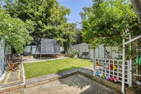 4 bedroom semi-detached house to rent, Sunbury,  Sunbury On Thames,  TW16