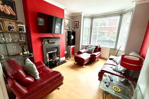 3 bedroom semi-detached house for sale, Oak Drive, Denton