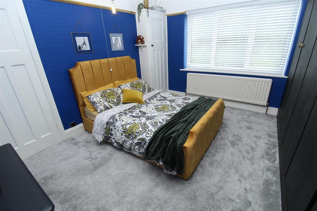 Bed2a.JPG
