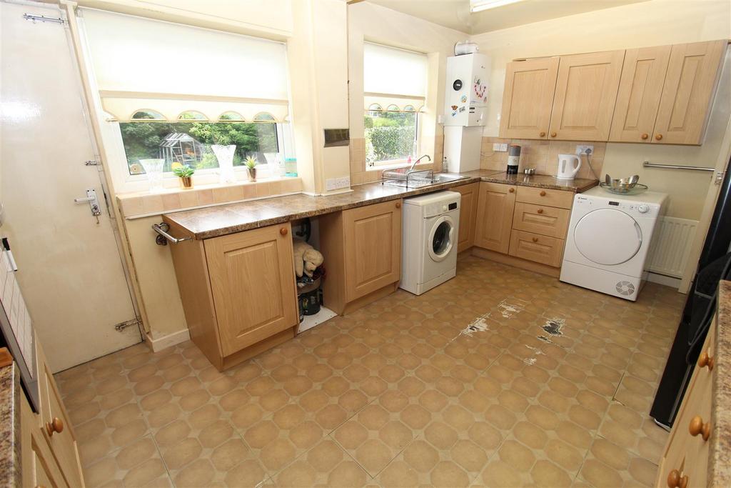 Kitchen2.JPG