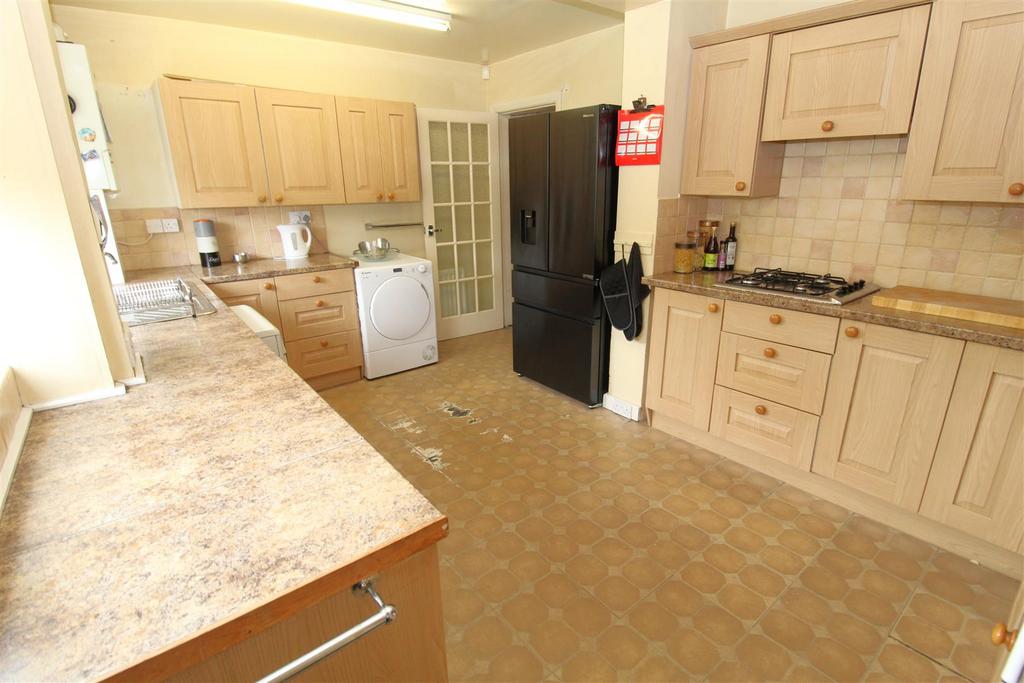 Kitchen3.JPG