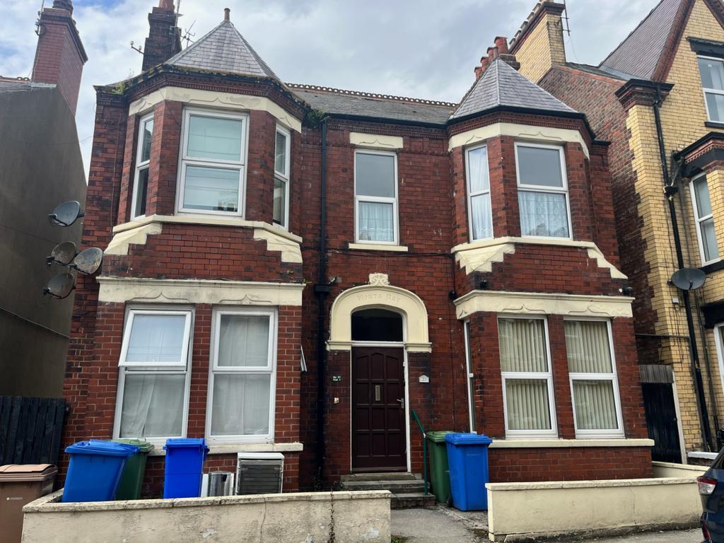 1 Bedroom Flat   For Sale by Auction