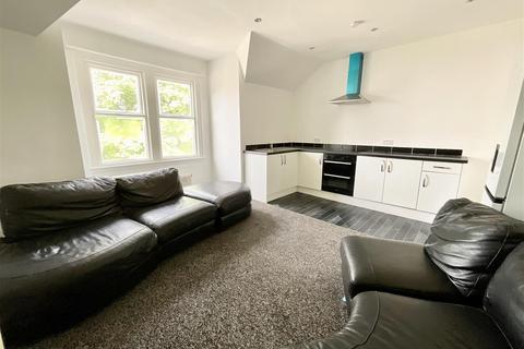 2 bedroom flat for sale, West Avenue, Filey