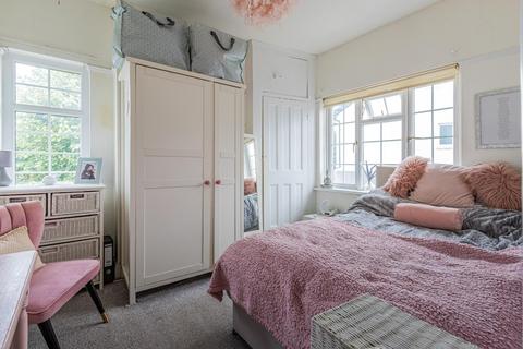 2 Byron Place, Penarth, CF64 2SS