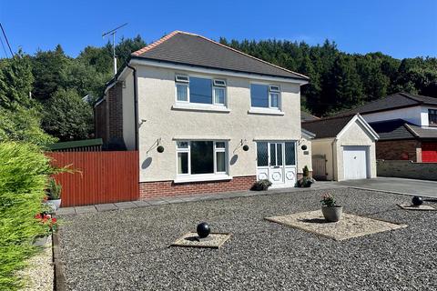 4 bedroom detached house for sale, Carmarthen Road, Llanybydder