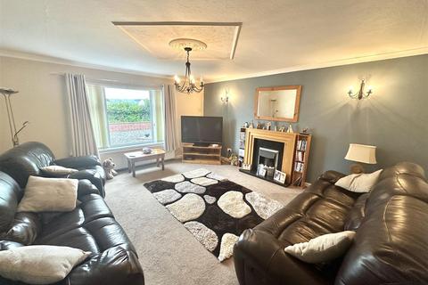 4 bedroom detached house for sale, Carmarthen Road, Llanybydder